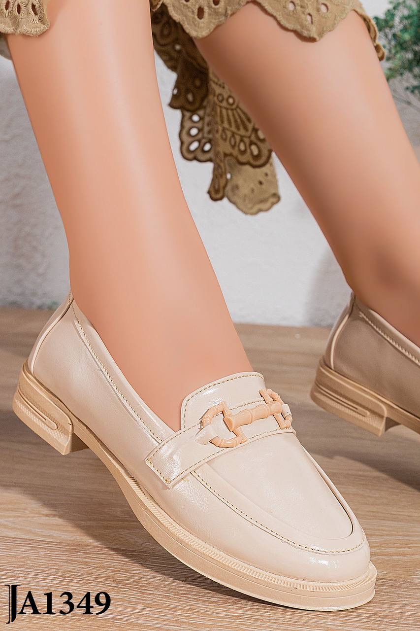 /public/uploads/photos/shares/Suzy shoes/IMG_4203.jpeg